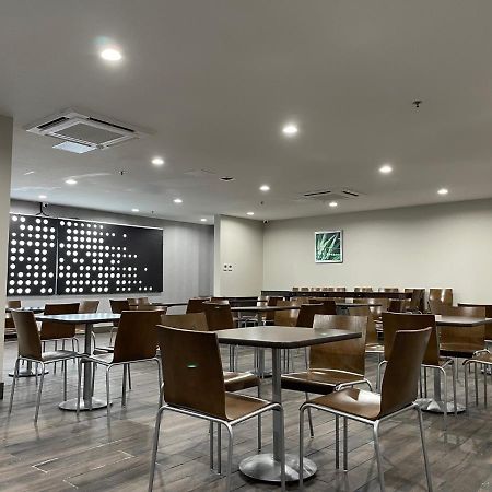 ניו יורק Days Inn By Wyndham Bronx Nyc מראה חיצוני תמונה