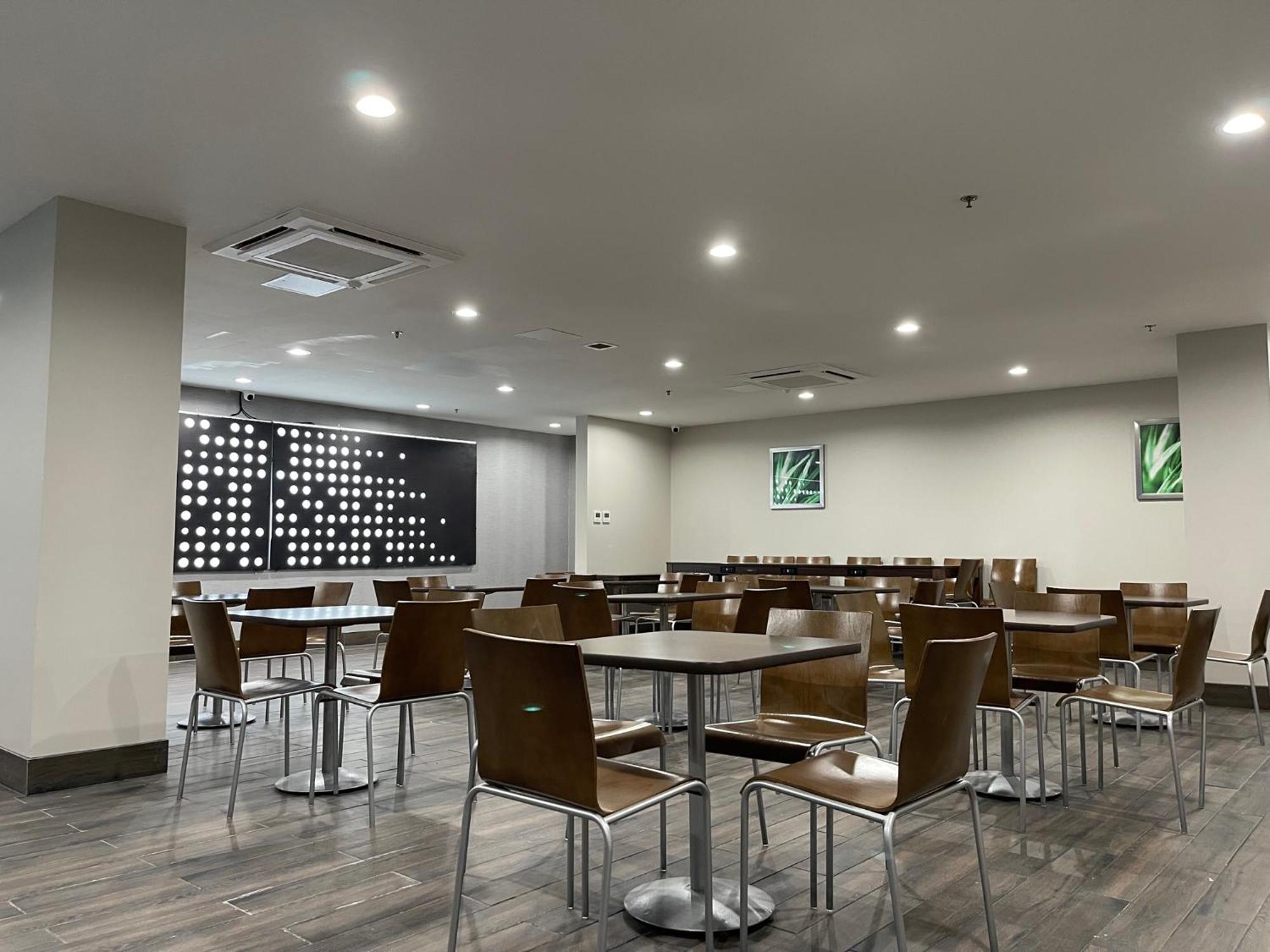 ניו יורק Days Inn By Wyndham Bronx Nyc מראה חיצוני תמונה