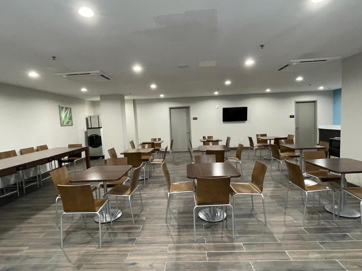 ניו יורק Days Inn By Wyndham Bronx Nyc מראה חיצוני תמונה