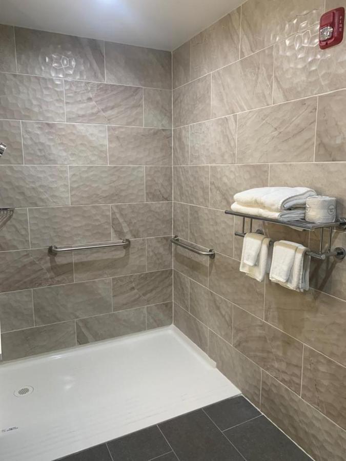 ניו יורק Days Inn By Wyndham Bronx Nyc מראה חיצוני תמונה