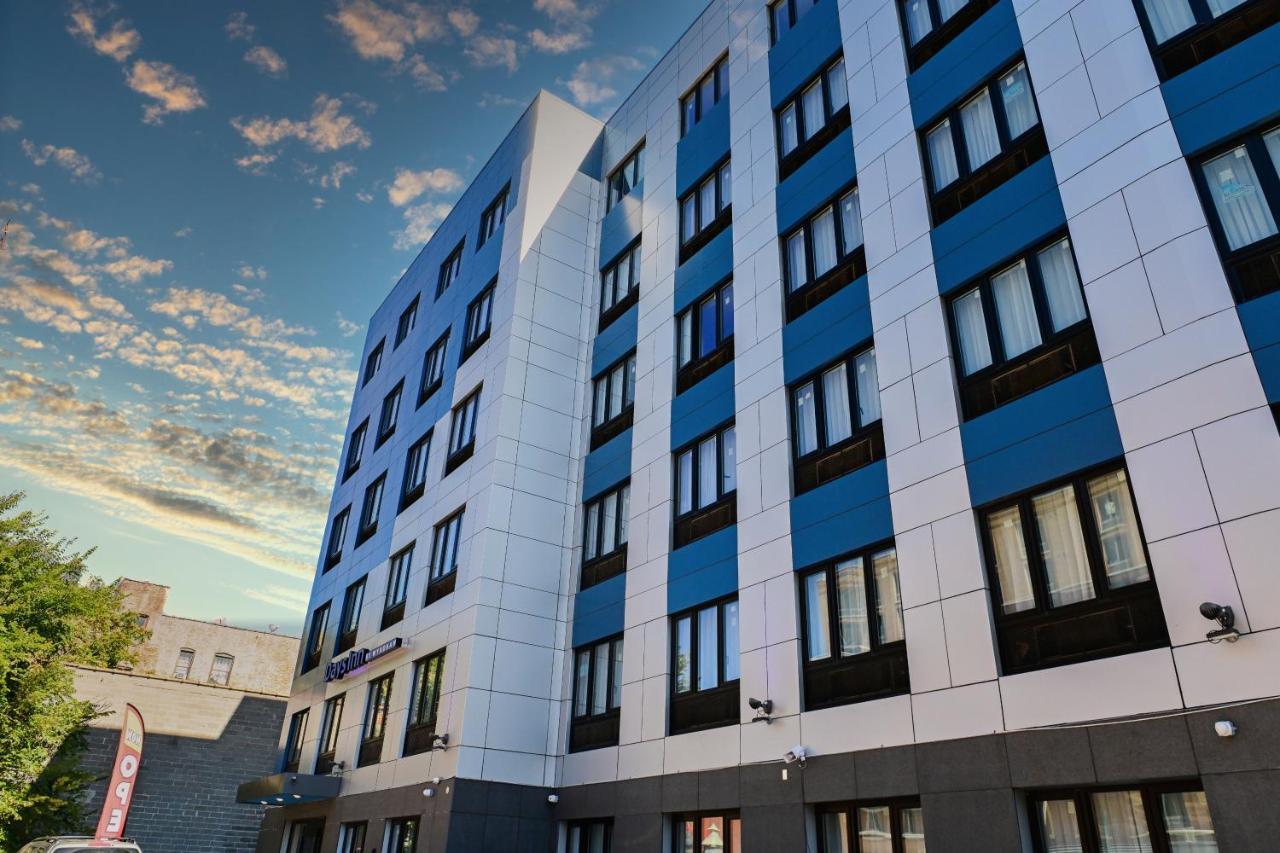 ניו יורק Days Inn By Wyndham Bronx Nyc מראה חיצוני תמונה