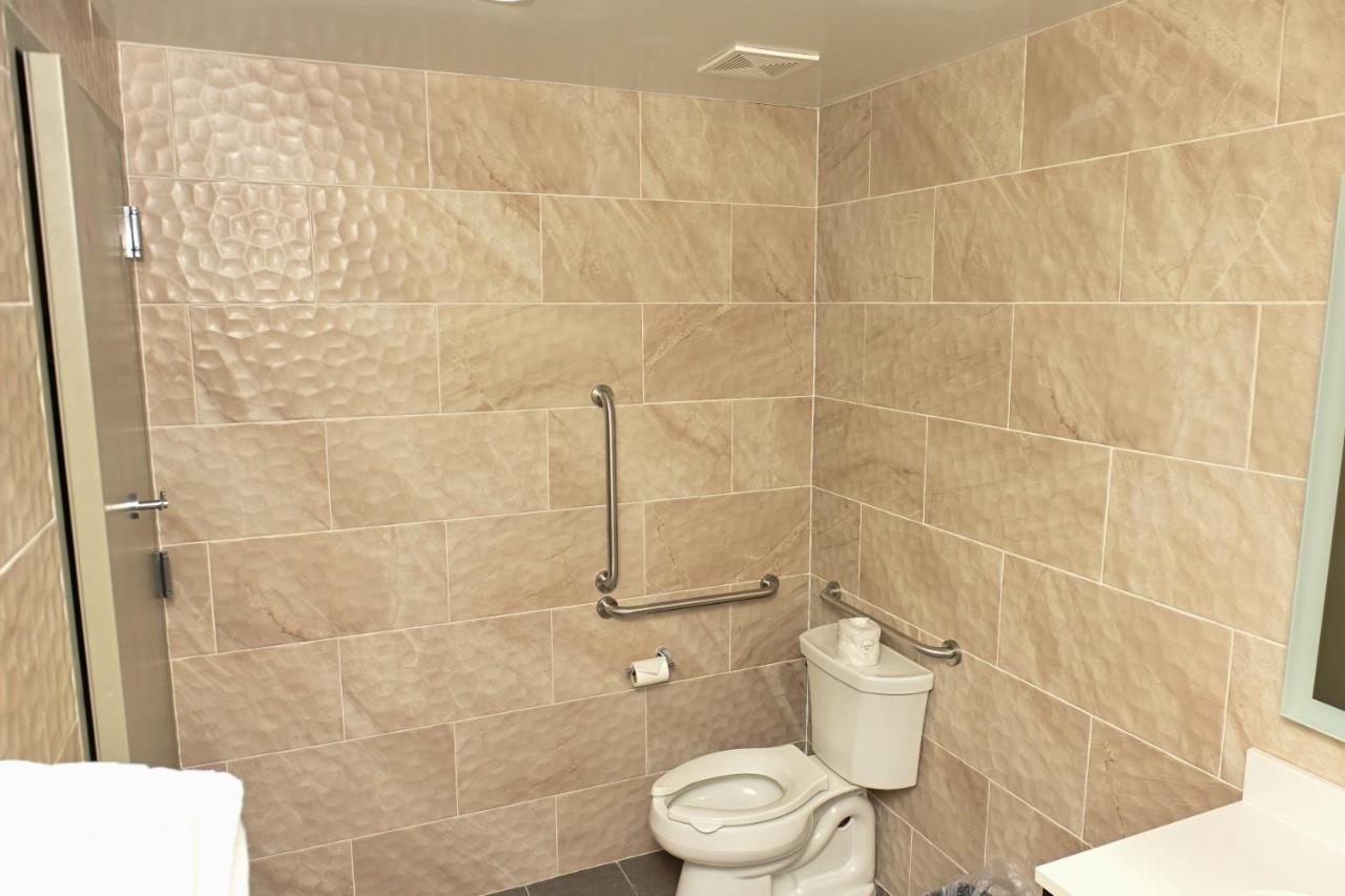 ניו יורק Days Inn By Wyndham Bronx Nyc מראה חיצוני תמונה