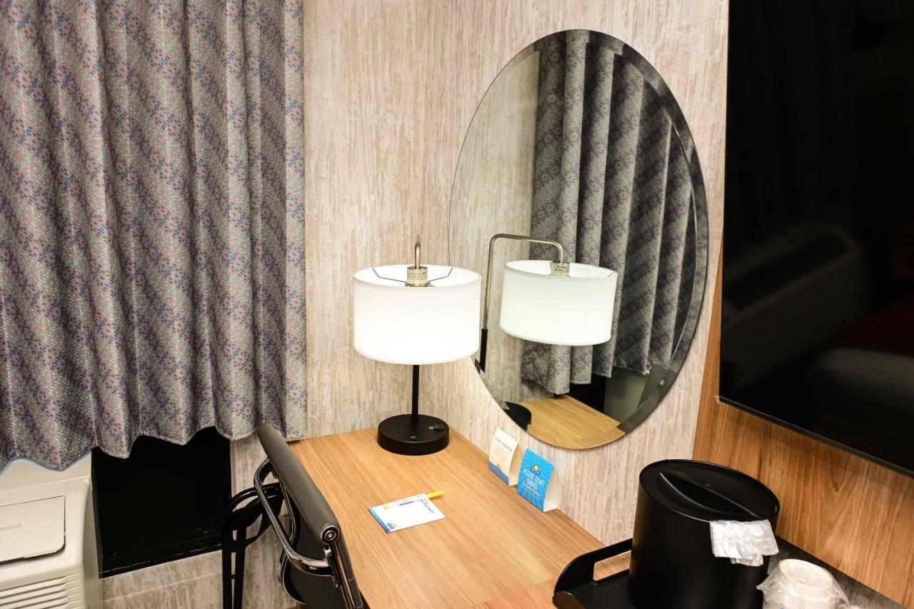ניו יורק Days Inn By Wyndham Bronx Nyc מראה חיצוני תמונה